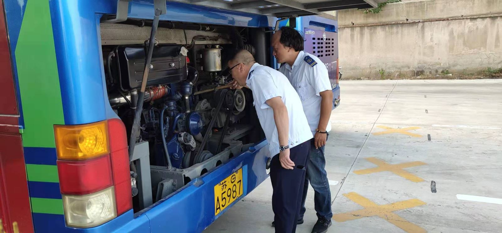 公交集團(tuán)公交事業(yè)一部 開展運營車輛安全、機(jī)務(wù)聯(lián)合檢查